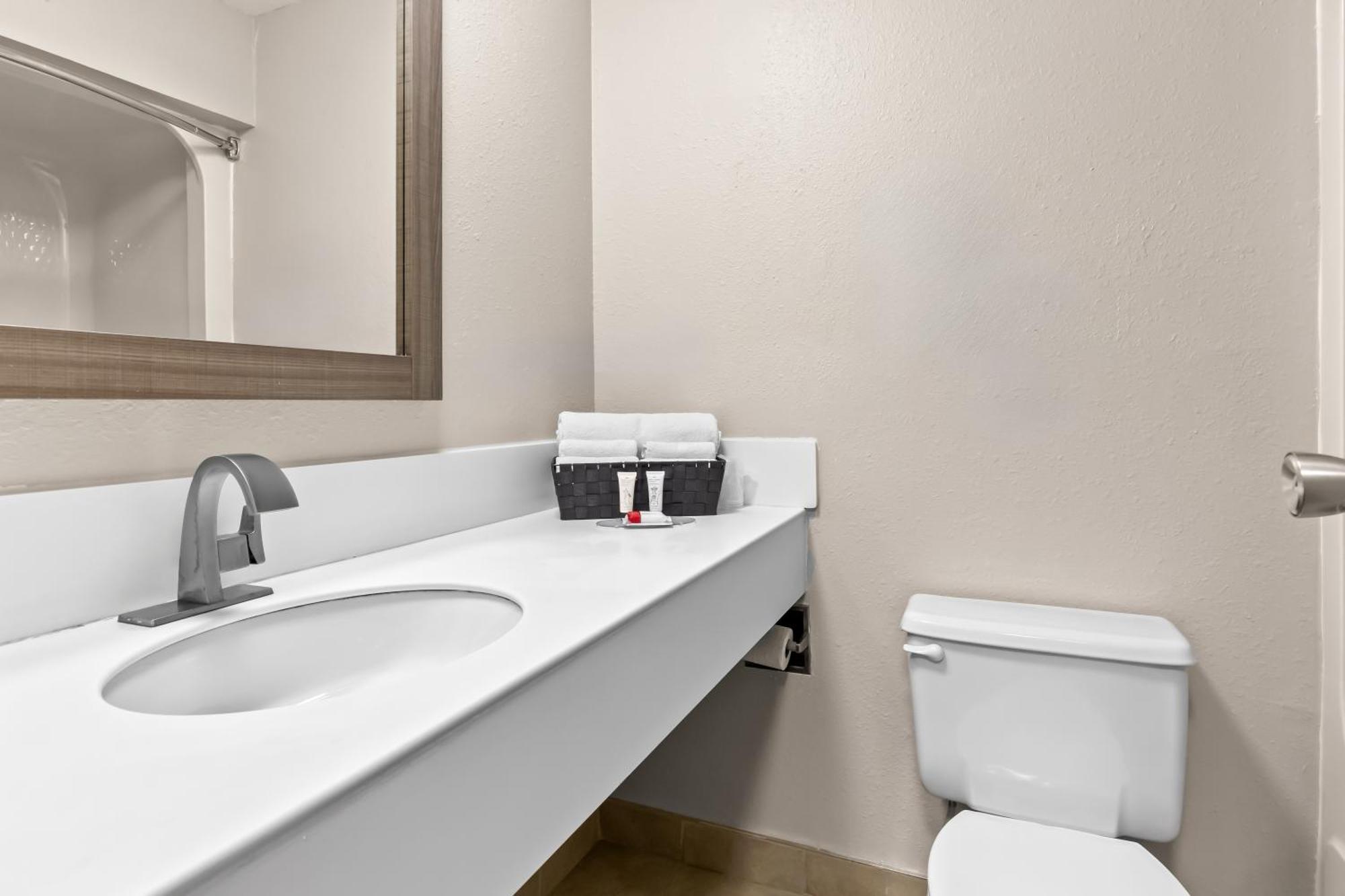 Red Lion Inn & Suites Pontoon Beach المظهر الخارجي الصورة